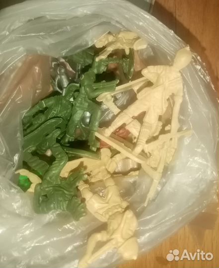 Игрушки, фигурки из киндера