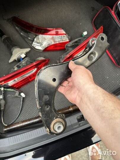 Задний левый рычаг camry 70