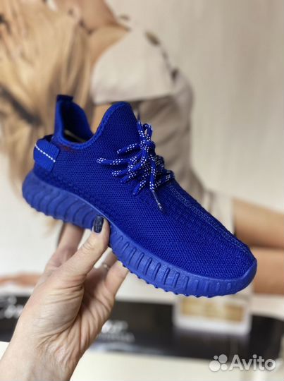 Кроссовки изики