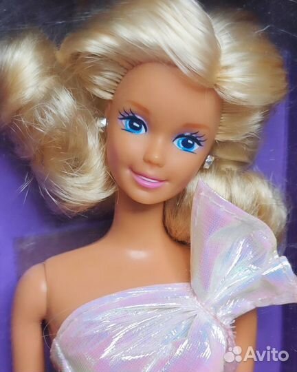 Friendship Barbie Blonde 1990