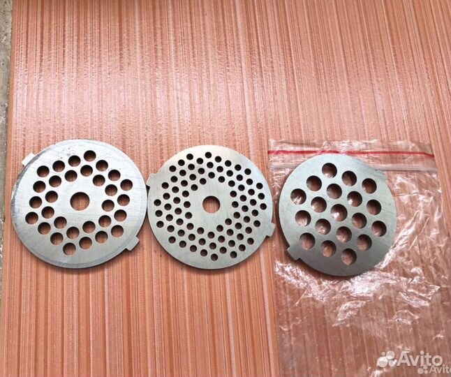Мясорубка 3 решётки+насадки.Новая