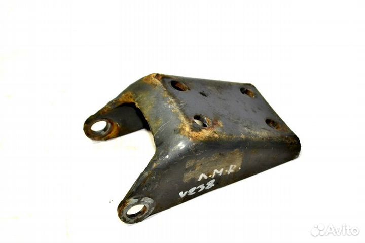 Кронштейн амортизатора вспомогательного моста, вер