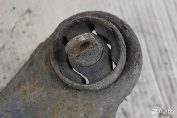 Кулак задний правый Dodge Caliber 1 поколение EBA