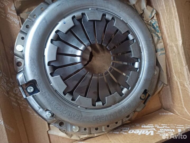 Сцепление Valeo 834104 Nissan Tiida