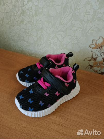 Кроссовки для девочки