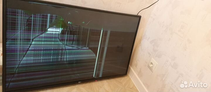 Телевизоры со SMART tv 43 дюймов битый