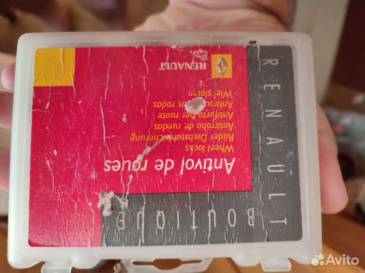 Секретки на колеса renault