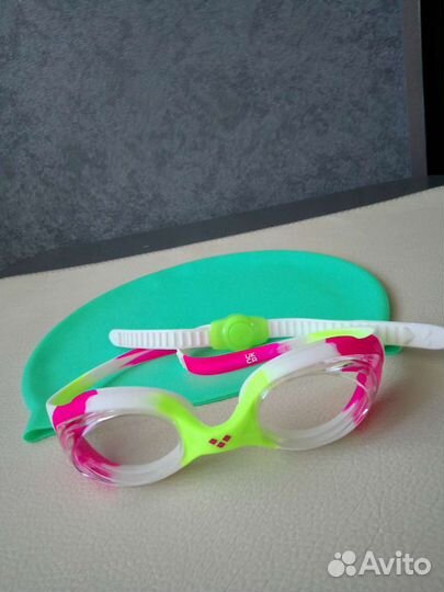 Очки и шапочка для плавания