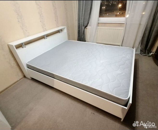Кровать с матрасом