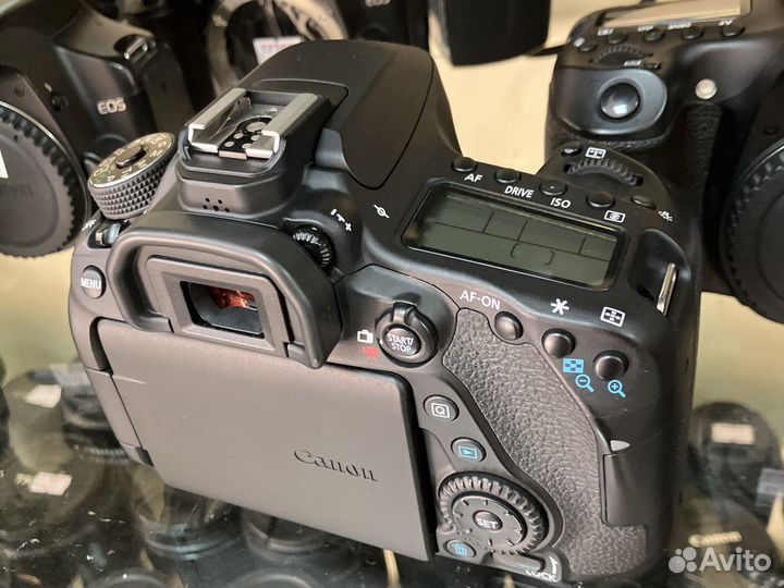 Зеркальный фотоаппарат Canon EOS 80D body