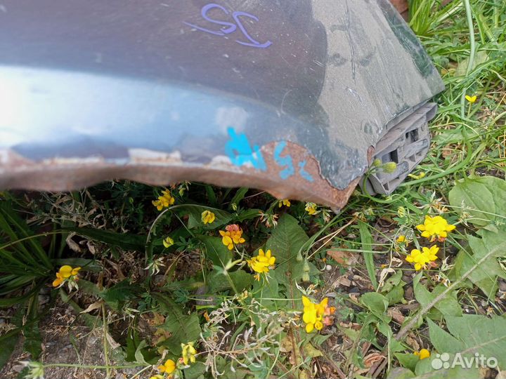 Крыло правое на Volkswagen Jetta 5