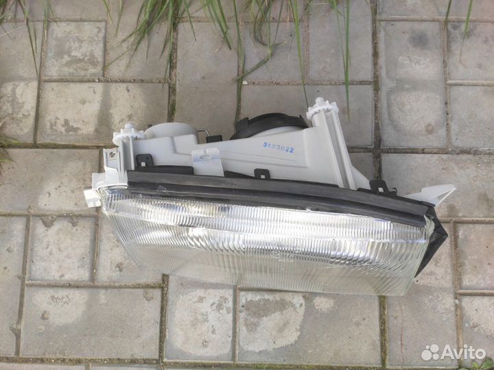 Фара передняя правая Skoda Octavia седан