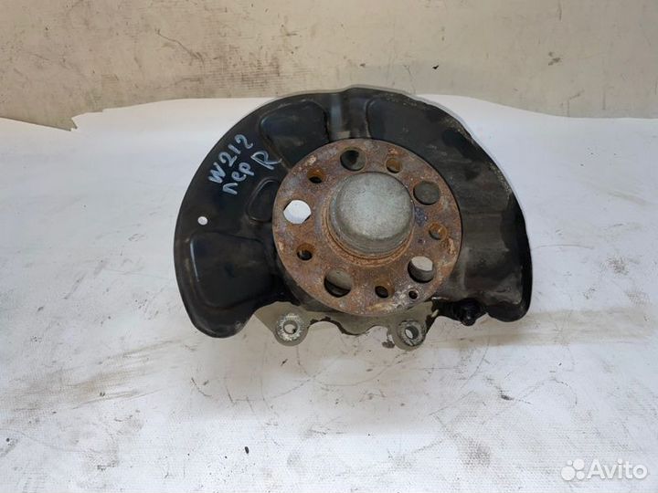 Кулак поворотный передний правый Mercedes-Benz