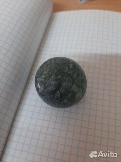 Нефритовый камень