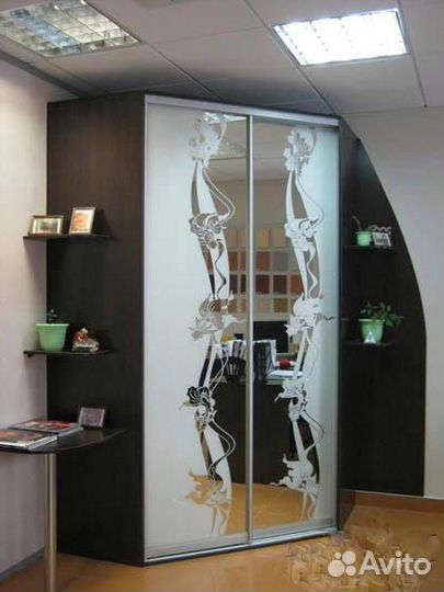 Угловой шкаф в прихожую. Фабричный