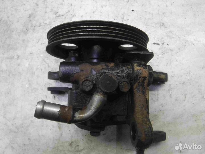 Насос гур Nissan Sunny B12 85-90 CA16