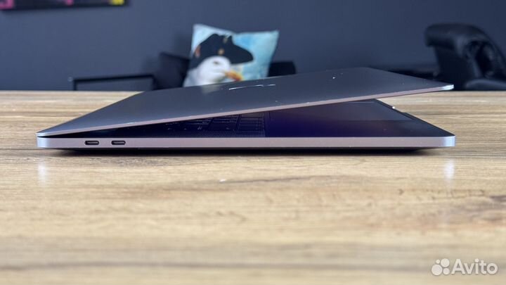 MacBook Pro 15 2016 i7 16 512 отличный