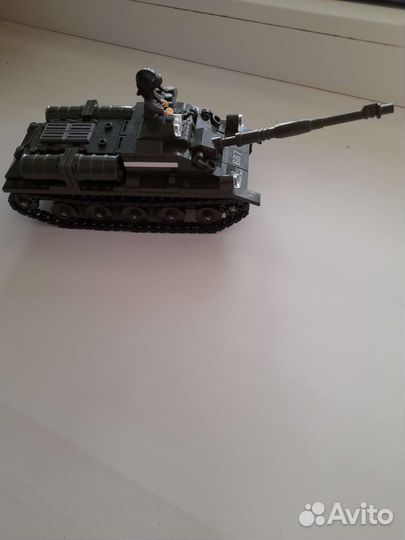 Танк из lego