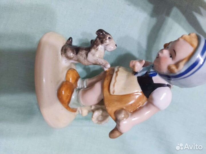 Статуэтка Fasold & Stauch Девочка и щенок Германия