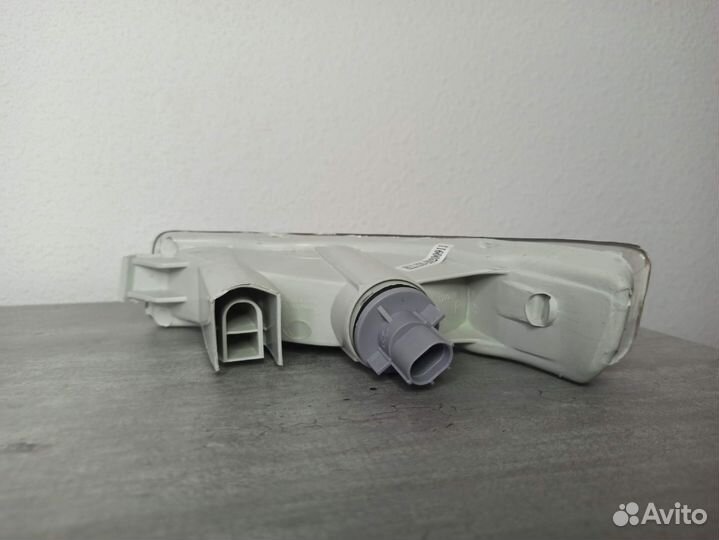 Повторитель поворота Toyota Corolla E100