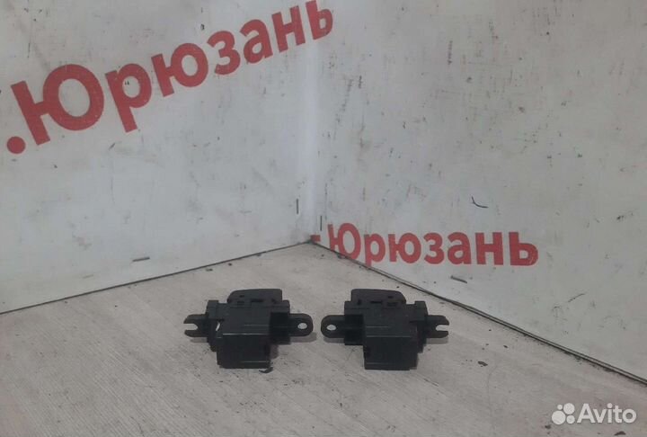 Кнопка стеклоподъемника задняя Nissan Presage U30