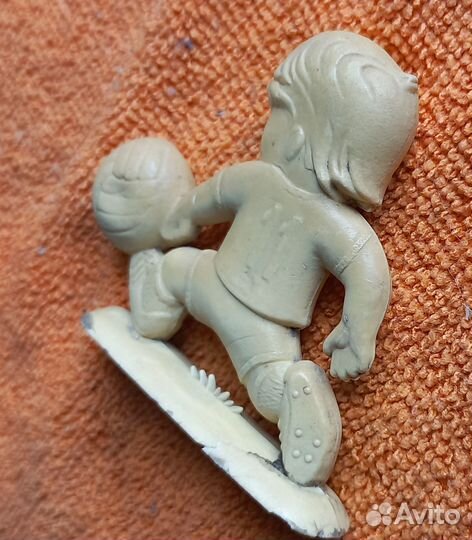 Игрушка СССР. Пластик. Мальчик футболист