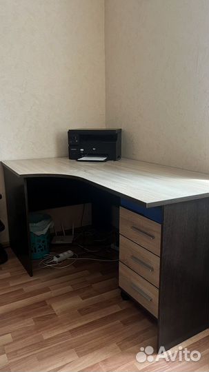 Компьютерный письменный стол