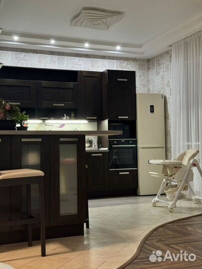 Кухонный гарнитур из массива бу