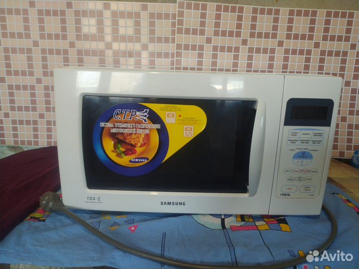 Продается свч печь samsung