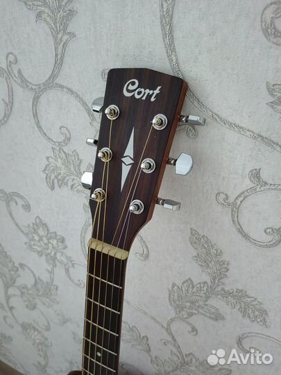 Акустическая гитара 7/8 Cort с приятными плюшками