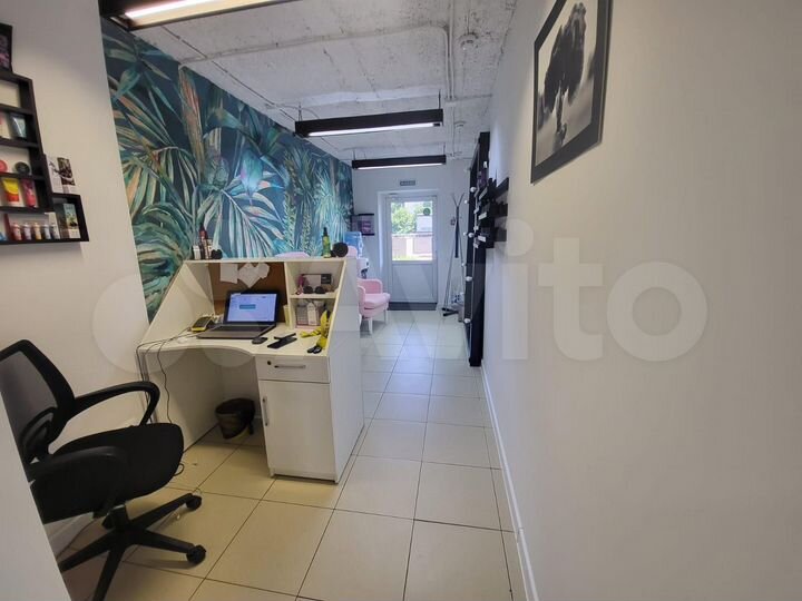 Торговая площадь на фасад, 56.4 м²