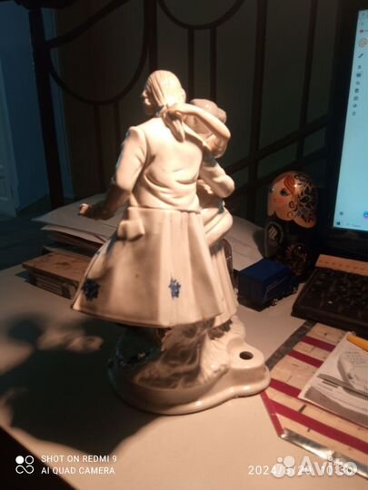 Статуэтка фарфор