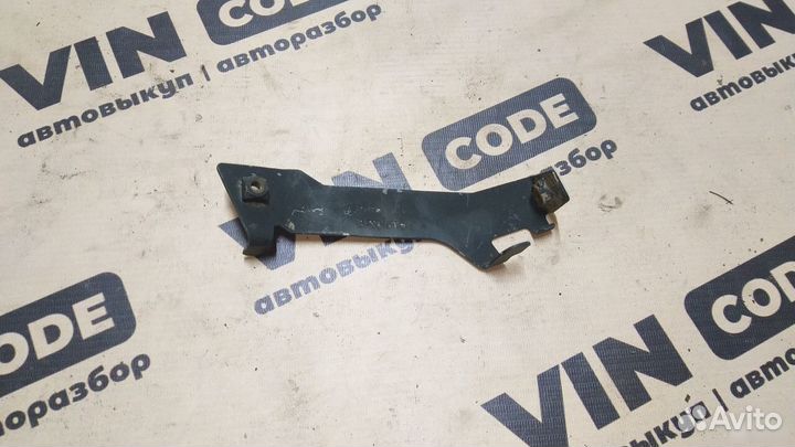 Крепление правого крыла Renault Scenic