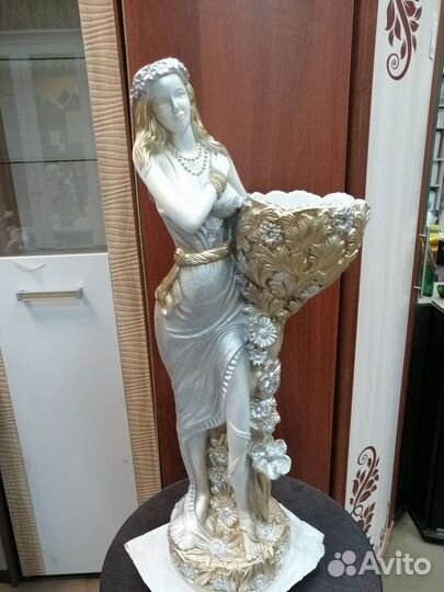 Кашпо для цветов дева