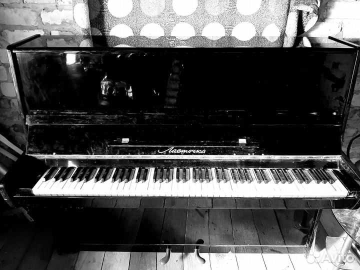 Пианино Ласточка