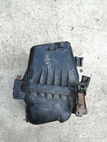 Корпус воздушного фильтра Toyota Corolla E150