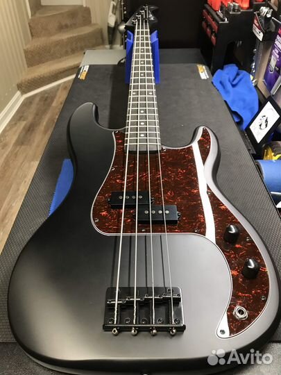 Бас-гитара Harley Benton + Аксессуары