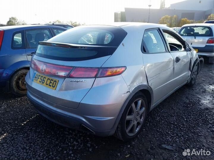 Разбирается Honda Civic 5D viii поколение 2008г