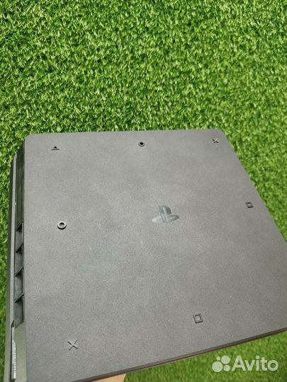 Sony PS4 slim 1 TB 2 джойстика +игра