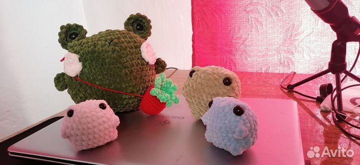 Лягушки из плюши