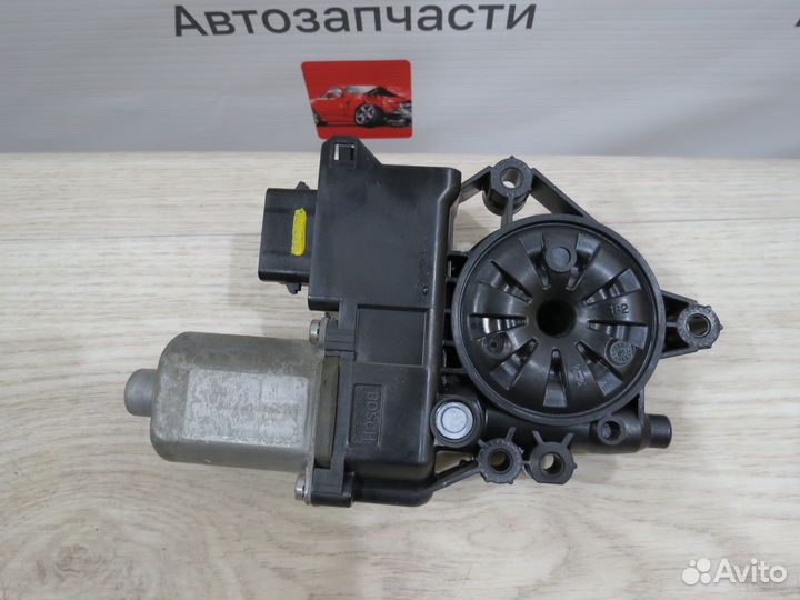 Моторчик стеклоподъемника передний Hyundai i40