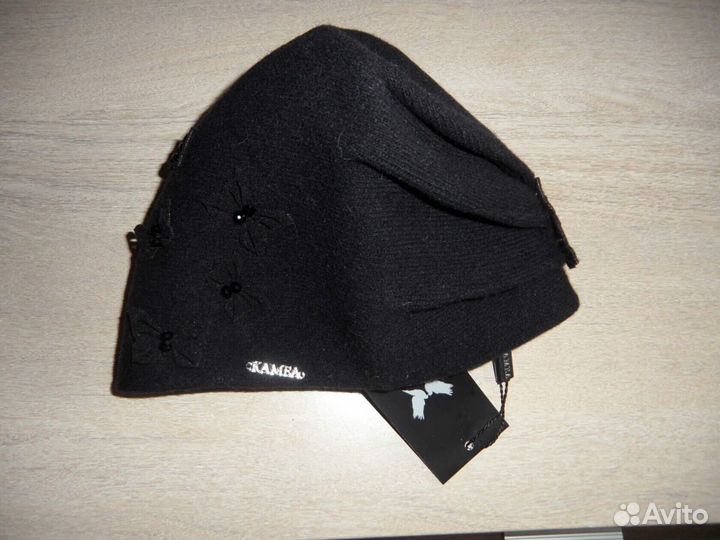 Новая зимняя шапка Kamea черная с бабочками