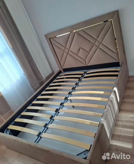 Кровать двуспальная