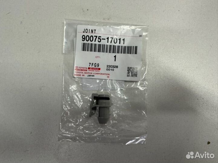 Штуцер шланга омывателя фар передний Toyota Camry