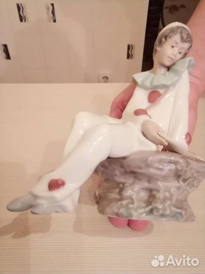 Статуэтка фарфор