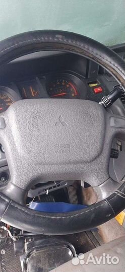 Подушка безопасности водителя Mitsubishi Pajero 2
