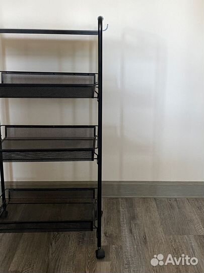 Этажерка на колесиках