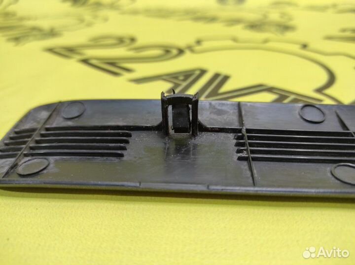 Накладка на порог внешняя передняя правая Toyota