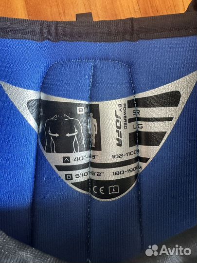 Нагрудник хоккейный reebok