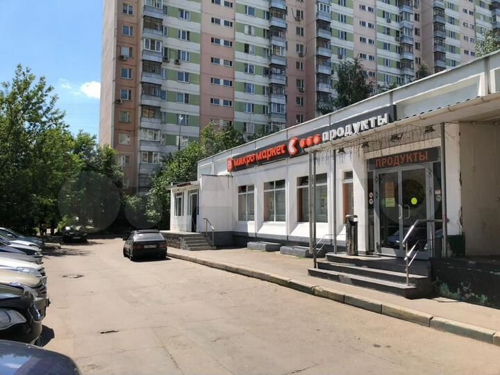 Торговая площадь около метро Читинская